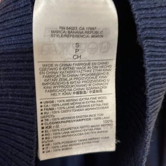 Banana Republic Extra Fine Merino navy blue mens v neck sweater - Picture 5 of 6